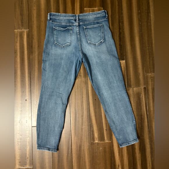 Pistola size 33 Blue Ankle Zipper Cropped Jeans, Distressed, High Rise 5 pocket - Picture 12 of 12